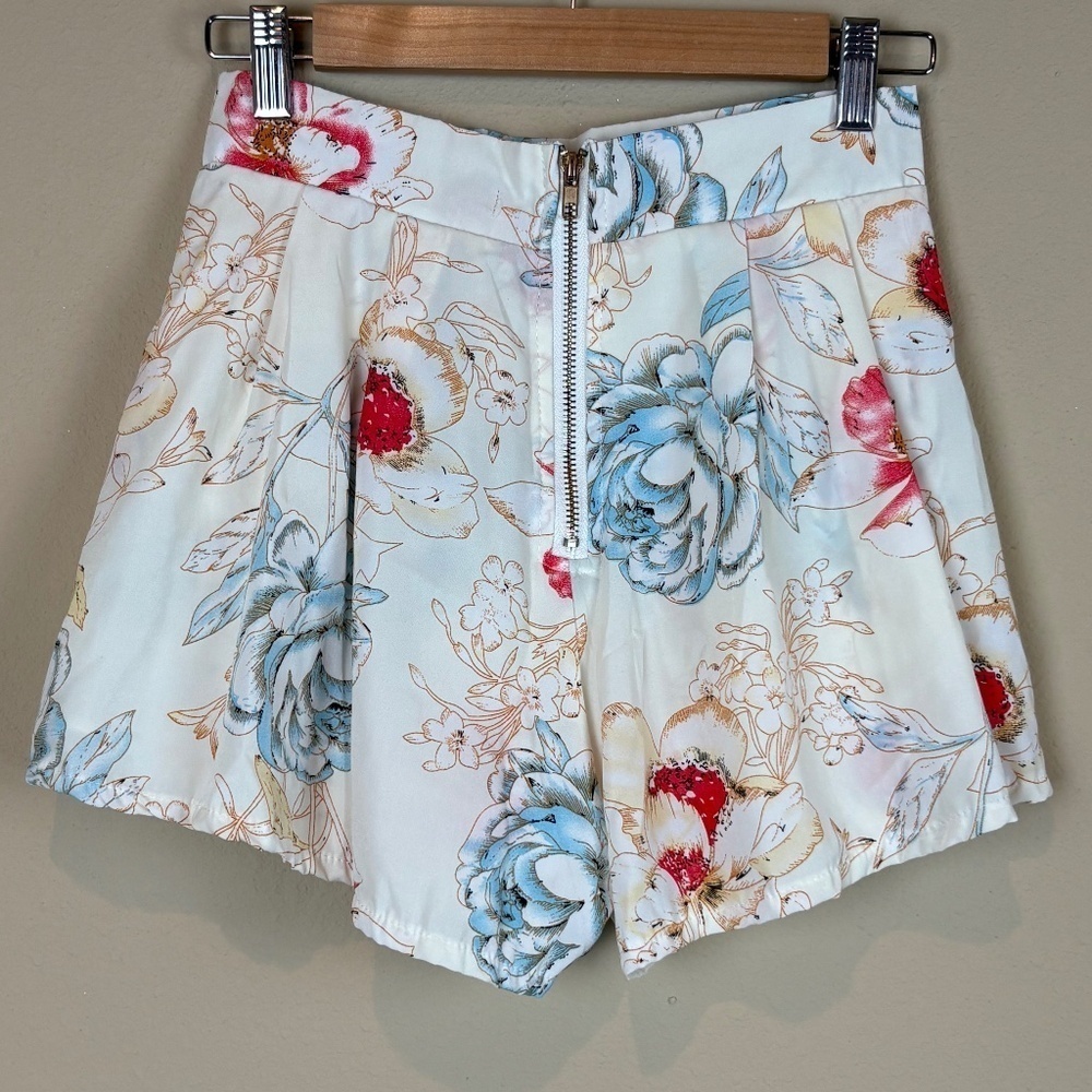 Haute Rogue Cream Skort with Red/Blue Floral Accents; Zipper Back Closure - Picture 4 of 7